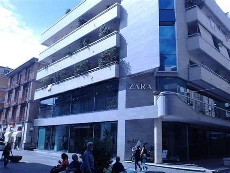 Zara Cosenza: Info e Orario di Apertura.